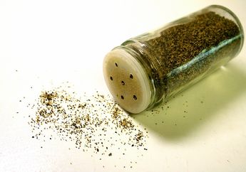 Nyesel Banget Baru Tahu, Mulai Besok Coba Minum Air Hangat dengan Sedikit Lada Hitam Saat Perut Kosong, dalam Sebulan Tubuh Akan Alami Keajaiban Ini!