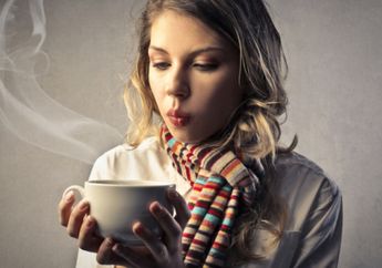 Nyesel Baru Tahu, Mulai Sekarang Hentikan Kebiasaan Meniup Makanan dan Minuman Panas, Bahayanya Bisa Fatal!