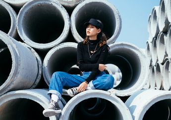 Ini 5 Inspirasi Outfit dengan Celana Jeans yang Trendy untuk Berbagai Kegiatan