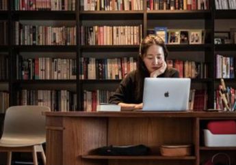 Punya Suami Arsitek Ternama, Intip Desain Ruang Belajar di Rumah Artis Pemeran Serial Horor The Cursed Ini, Dilengkapi Beragam Furnitur Unik