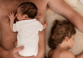 Seorang Ayah Sengaja Tidurkan Bayi 2 Bulan di Dadanya, Saat Bangun Panik Anaknya Sudah Dalam Kondisi Mengenaskan, Ini yang Sebenarnya Terjadi!