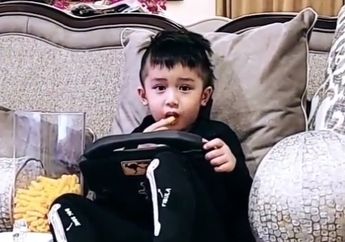 Dulu Dibuang di Bawah Jembatan Karawang, Bayi Ini Kini Naik Derajat, Ternyata Parasnya Begitu Rupawan dan Jadi Anak Angkat Bupati