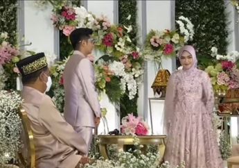 Ria Ricis Terima Lamaran Teuku Ryan, Tanda Tangani Plakat Janji Cinta