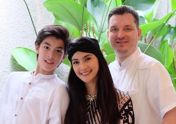 Nekat Terjun dari Kapal Pesiar, Begini Serunnya Liburan Mewah Ala Maudy Koesnaedi yang Dinikahi Komisaris Tajir Bukan Main, Kamar Mewahnya Bikin Ngiler!