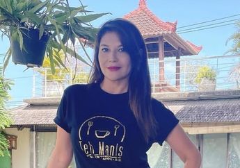 Biasa Tampil Anggun Berkelas Bak Wanita Ningrat, Tamara Bleszynski Tak Gengsi Duduk Lesehan di Lantai Sambil Makan Nasi Bungkus, Tengok Gayanya yang Super Santuy