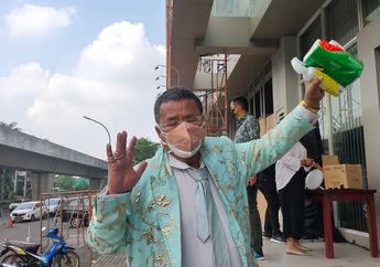 Hidup Penuh Kemewahan sampai Dicap Pengacara Rp 30 Miliar, Hotman Paris Pamer Gayanya Bisa Nemplok Manja di Pundak Pramugari Cantik sampai Artis Seksi Ini