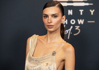 Model Emily Ratajkowski Dilecehkan Penyanyi Robin Thicke Saat Syuting
