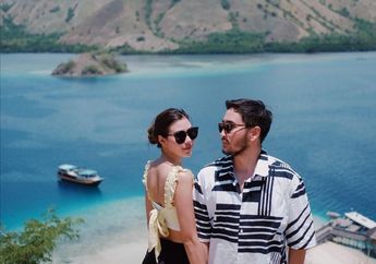Liburan ke NTT, Syahnaz Sadiqah Pamer Foto di Tengah Pink Beach yang Eksortis, Sudah Tahu Belum Penyebab Pasir di Pink Beach Berwarna Merah Muda?