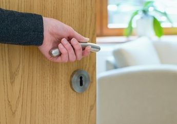 Aneh Bin Ajaib, Cuma Oleskan Kondisioner Rambut ke Engsel Pintu, Bakal Ada Sesuatu Terjadi Tak Terduga