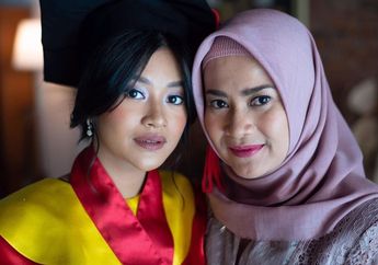 Anaknya Punya IPK Tertinggi di Fakultas Hukum UI, Ternyata Ikke Nurjanah Berikan Pesan Menyentuh Ini Kepada sang Buah Hati: Sekolah Itu yang Utama!