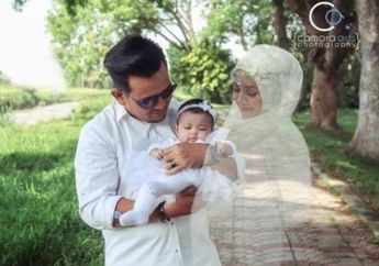 Sama-sama Viral dan Haru Seperti Lelaki yang Sengaja Foto dengan Arwah Istrinya, Postingan Foto Makam Artis Ini Justru Seram karena Ada Penampakan Tangan