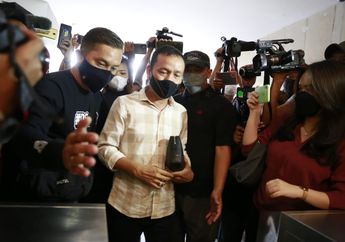 Orang Tua Ayu Ting Ting Jalani Pemeriksaan Kasus Penghinaan sebagai Saksi