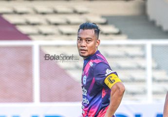 Hamka Hamzah Tumbang, Irfan Bachdim Bawa Persis Solo Unggul Atas Rans Cilegon FC di Babak Pertama