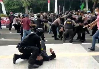 Aksi Polisi 'Smackdown' Mahasiswa Bikin Gempar Warganet, Anggota Komisi III hingga Ketua DPR RI Sampaikan Hal Ini Untuk Pelaku Tindak Kekerasan!