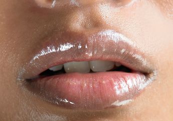 5 Produk Lip Serum untuk Mencerhkan Bibir Gelap