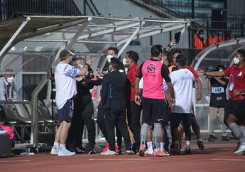 Dapat Kartu Kuning saat Lawan Persija, Pelatih Persib Heran Setelah Dengar Alasan Konyol Wasit 
