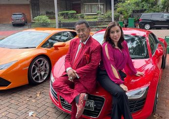 Ngegalau Manja di Atas Mobil Mewahnya, Asisten Pribadi Hotman Paris yang Gajinya Disebut-sebut Tembus Rp 20 Juta Kepergok Peluk Bantal Raksasa Mewah Seharga Rp 8 Juta!