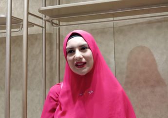 Jadi Model Baju Syar'i Si.Se.Sa, Intip Penampilan Irish Bella yang Tampak Anggun