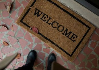 Nggak Malu Lagi Kalau Ada Tamu, Hanya dengan Satu Bahan Alami Ini, Keset di Rumah yang Sudah Buluk Bisa Seperti Baru Lagi!