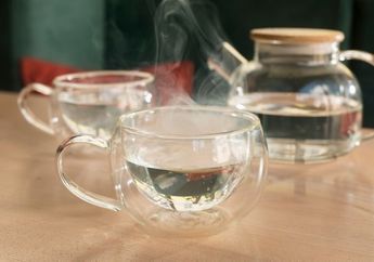 4 Efek Minum Air Hangat Saat Buka Puasa di Bulan Ramadan 2025, Ternyata Bisa Kurangi Stres?