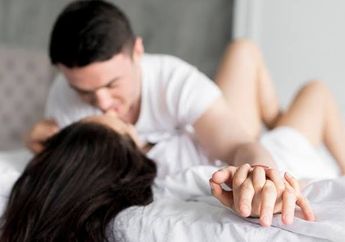 Bikin Suasana di Atas Ranjang Makin Bergairah, Coba Lakukan 3 Hal Ini Bareng Pasangan Saat Bercinta