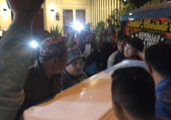 Tangis Kesedihan Keluarga Sambut Jenazah Vanessa Angel dan Bibi Ardiansyah Setiba di Rumah Duka