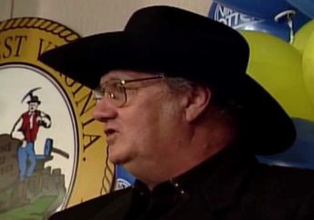 Dengan Sombongnya Mengaku Punya Uang Lebih Banyak dari Tuhan, Pria ini Tak Berhenti Dapat Kesialan Hingga Nasibnya Berakhir Tragis