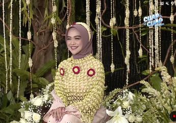 Usai Jalani Acara Siraman Jelang Pernikahan dengan Teuku Ryan, Ria Ricis Nyebur ke Kolam dan Berenang Bak Mermaid