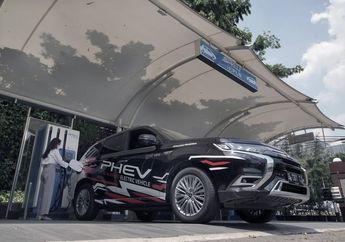 Dorong Percepatan Ekosistem Kendaraan Listrik di Indonesia, PLN Raih Penghargaan GridOto Award 2021