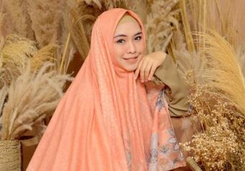 Pintu Rumah Megahnya Dibuat Luas Agar Cukup Dilewati Keranda Mayat, Intip Penampakan Dapur Mewah di Rumah Artis Oki Setiana Dewi, Hawanya Sejuk Banget!