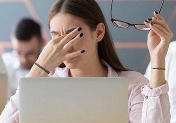 WFH Auto Bikin Mata Sepet! Ikutin Yuk Cara Jaga Kesehatan Mata Ini, Ada yang Disebut Aturan 20 Loh, Apa Itu?