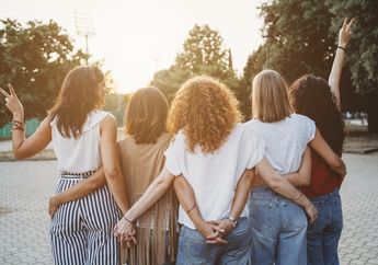 Anak Senja Banget! 4 Zodiak Ini Suka Menikmati Waktu di Sore Hari