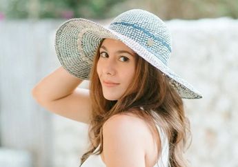 Kecantikannya Seolah Tak Lekang Oleh Usia, Penampilan Wulan Guritno Saat Pemotretan Bareng Shaloom Razade Jadi Sorotan, Netizen: Fix Kakak Adik!