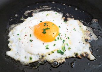 Ibu-ibu Pasti Nyesel Baru Tahu, Ini Rahasia Masak Telur Ceplok Agar Kuningnya Tidak Pecah, Cocok Buat Menu Sarapan Besok