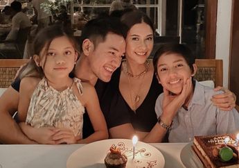 Mewah dan Luas! Intip Penampakkan Ruang TV di Rumah Artis Nana Mirdad dan Andrew White yang Bernuansa Unik 