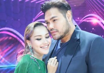 Padahal Sudah Bikin Geger Seantero Indonesia Usai Kecup Mesra Ayu Ting Ting, Tak Disangka Ternyata ini Arti Ciuman Ivan Gunawan pada Sang Biduan, Cuma Tantangan? 