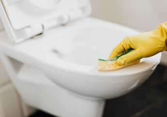 Dijamin Kinclong, Berikut 4 Cara Membersihkan Kerak Kamar Mandi yang Membandel, Ada Lemon hingga Minuman Bersoda