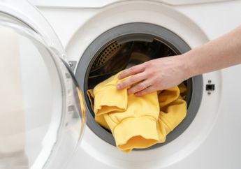 Musim Hujan Jadi Sering Pakai Pakaian Tebal, Yuk Ketahui Cara Mencuci Hoodie yang Benar Supaya Tetap Lembut dan Awet
