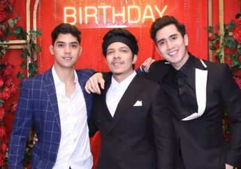 Hadiri Ulang Tahun Atta Halilintar, Al Ghazali Pamer Foto Kebersamaan dengan Rekan Pesohor Dunia Hiburan, Netizen Malah Salah Fokus ke Hal Ini