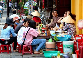 Gadis ini Minta Putus Gegara Selalu Diajak Makan di Warung Pinggir Jalan, Langsung Menyesal Saat Tahu Identitas Pacarnya yang Bukan Orang Sembarangan