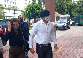 Rocker juga Manusia! Mendekam di Penjara, Fokus Jerinx Terbelah pada Kesehatan Ibunya