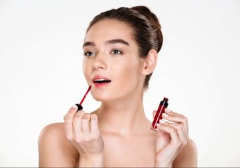 4 Rekomendasi Lip Tint dari Brand Kosmetik Selebriti untuk Sobat Grid yang Ingin Tampil Natural!