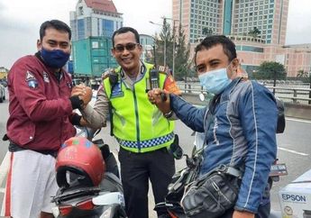 Temukan Ponsel Tergeletak di Jalanan, Driver Ojol Ini Pilih Lapor Polisi untuk Dikembalikan, Syok Saat Tahu sang Pemilik Handphone Ternyata Bukan Orang Biasa!