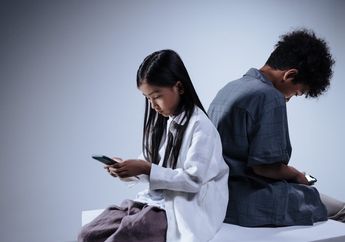 Nyesel Banget! Gara-Gara Ayah Sering Membiarkan Putrinya Gunakan Smartphone, Balita 4 Tahun Ini Harus Jalani Harus Operasi Mata Akibat Ambliopia