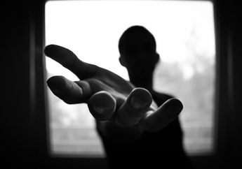 Tega Perkosa 12 Santriwati hingga Lahirkan 8 Anak, Oknum Guru Pesantren di Bandung Rupanya Kelabui Para Korban Pakai Sederet Janji Manis Ini