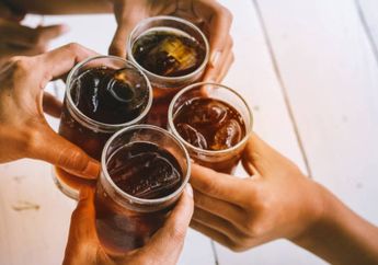 Terlanjur Jadi Kesukaan Sejuta Umat Padahal Bisa Bikin Umur Pendek, Tolong Stop Konsumsi Minuman Ini Mulai Sekarang, Bahayanya Bikin Geleng-geleng Kepala!