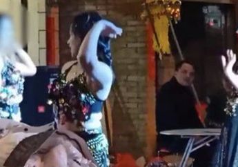 Pemakaman Ini Tuai Kontroversi, Bukannya Berdoa Malah Undang Penari Seksi yang Berjoget Gembira di Hari Duka hingga Ditonton Semua Peziarah