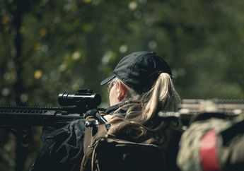 Tak Banyak yang Tahu, 5 Kebiasaan Unik dan Aneh ini Cuma Ada di Israel, Tentara Cantik Berlibur Sambil Gendong Senapan!