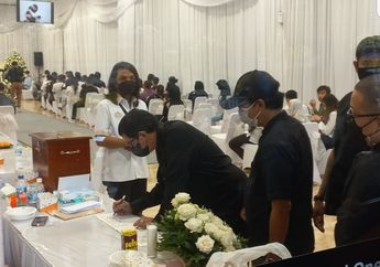 Seketika Jadi Sorotan! Didampingi Pengacara, Ayah Gaga Muhammad Hadir di Upacara Tutup Peti Laura Anna