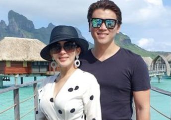 Pantas Bikin Reino Barack Mabuk Kepayang, Intip Penampilan Berkelas Syahrini Kenakan Sepatu Boots Putih Mewah Seharga 1 Motor Saat Ngemper di Tangga Merah Merona